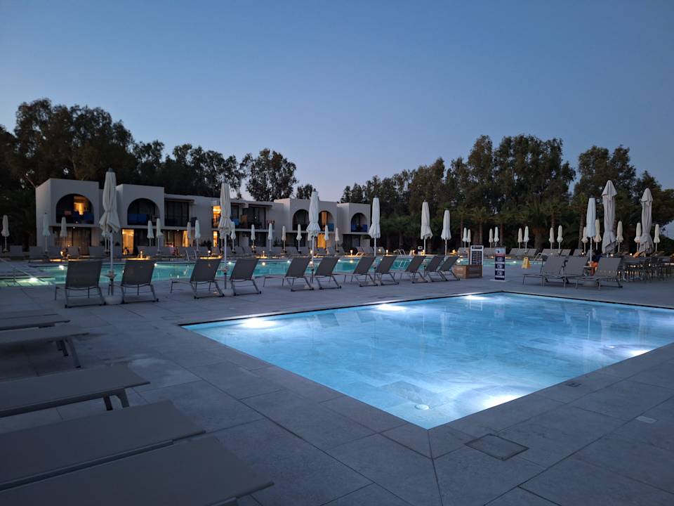 Pool Caravia Beach Hotel