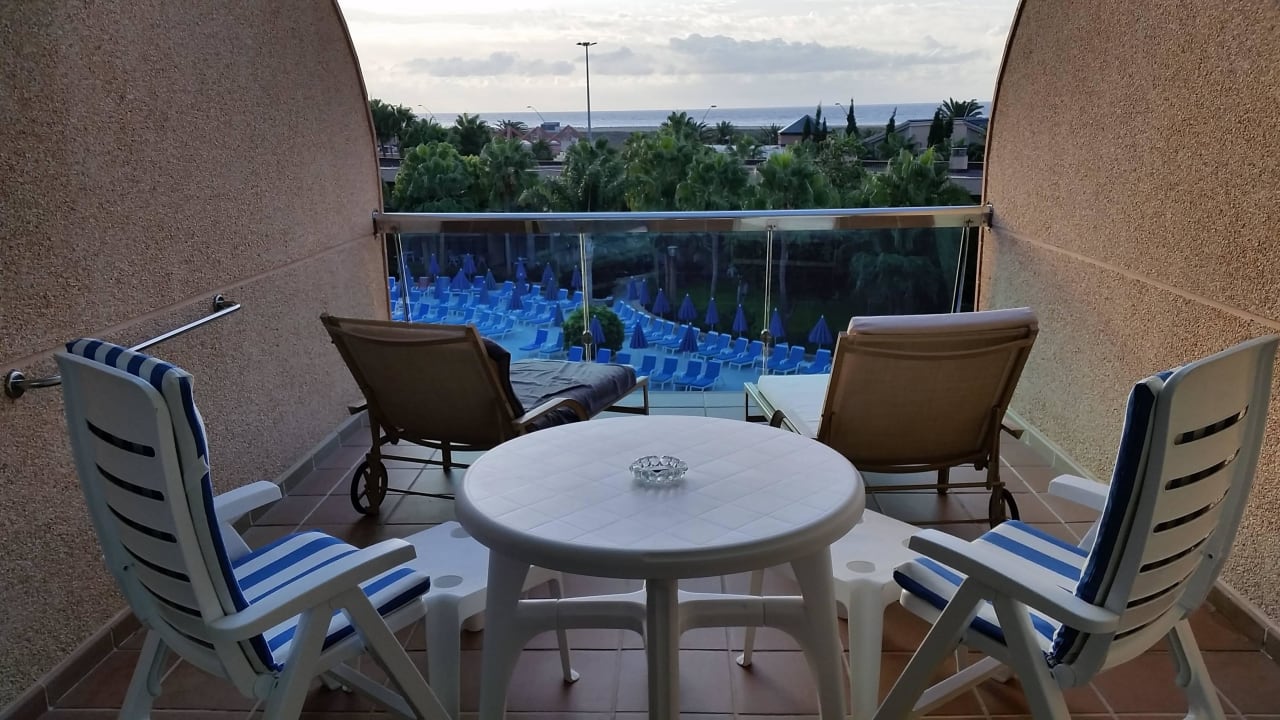 Balkon mit Liegen MUR Hotel Faro Jandia & Spa Fuerteventura
