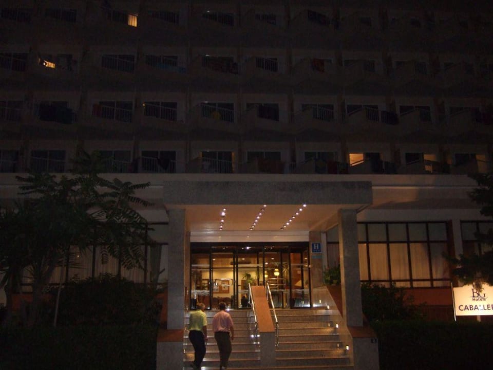 Eingang BG Hotel Caballero
