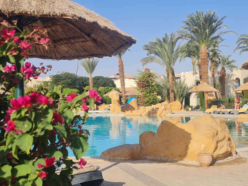 Pool Lotus Bay Beach Resort