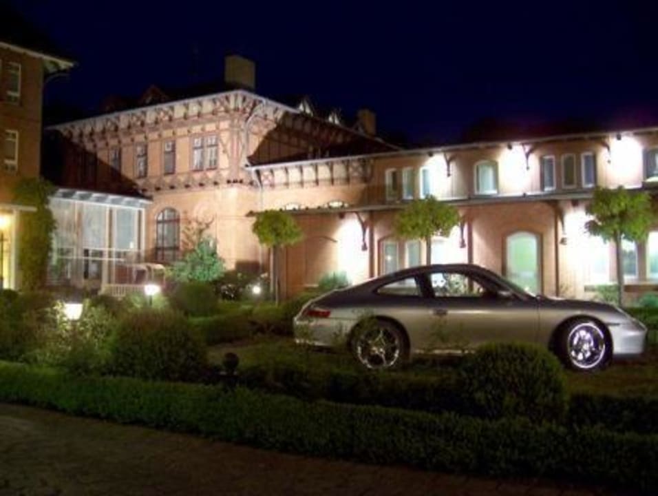Nachtbild Dorint Herrenkrug Parkhotel Magdeburg