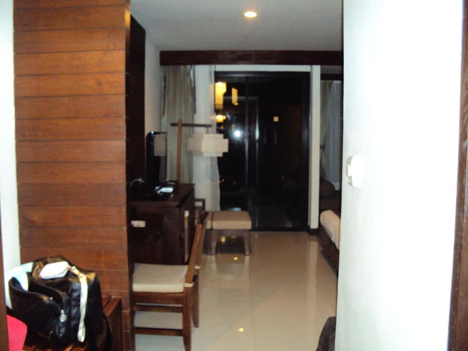 Blick vom Gang ins Zimmer La Flora Khao Lak