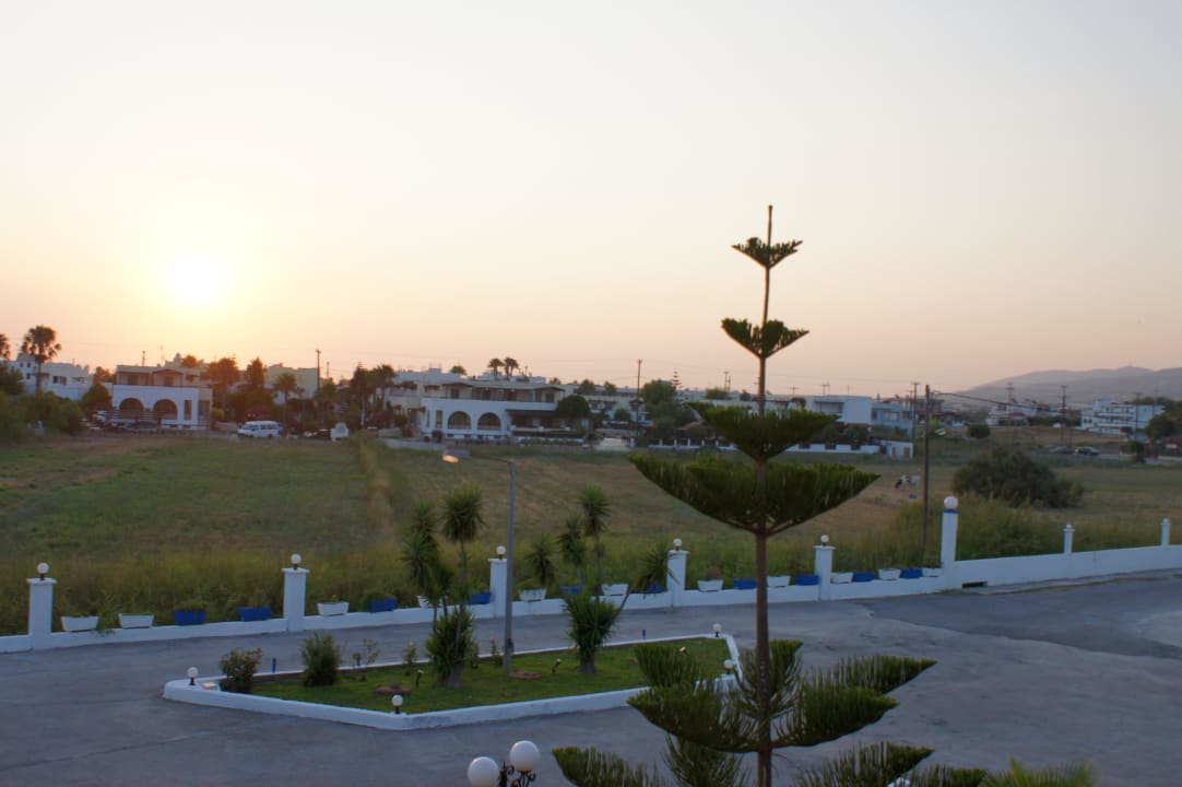 Aussicht zur 'Strasse' Hotel Tigaki's Star