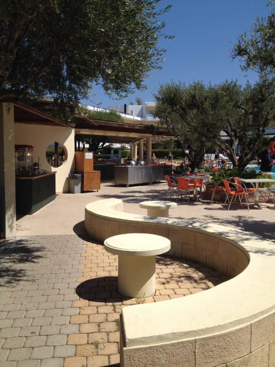 Mittagessen am Poolrestaurant TUI KIDS CLUB Alex Beach