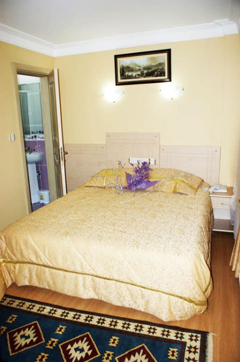 French bed Hotel California Istanbul