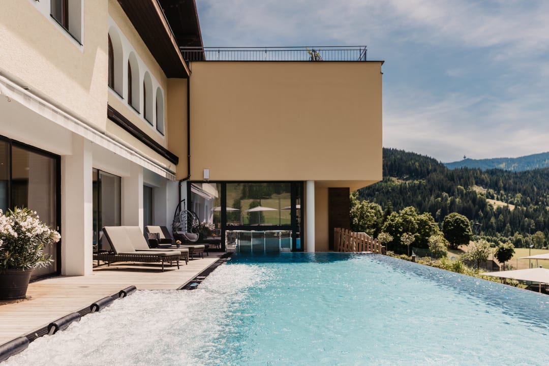 Pool Hotel Neubergerhof