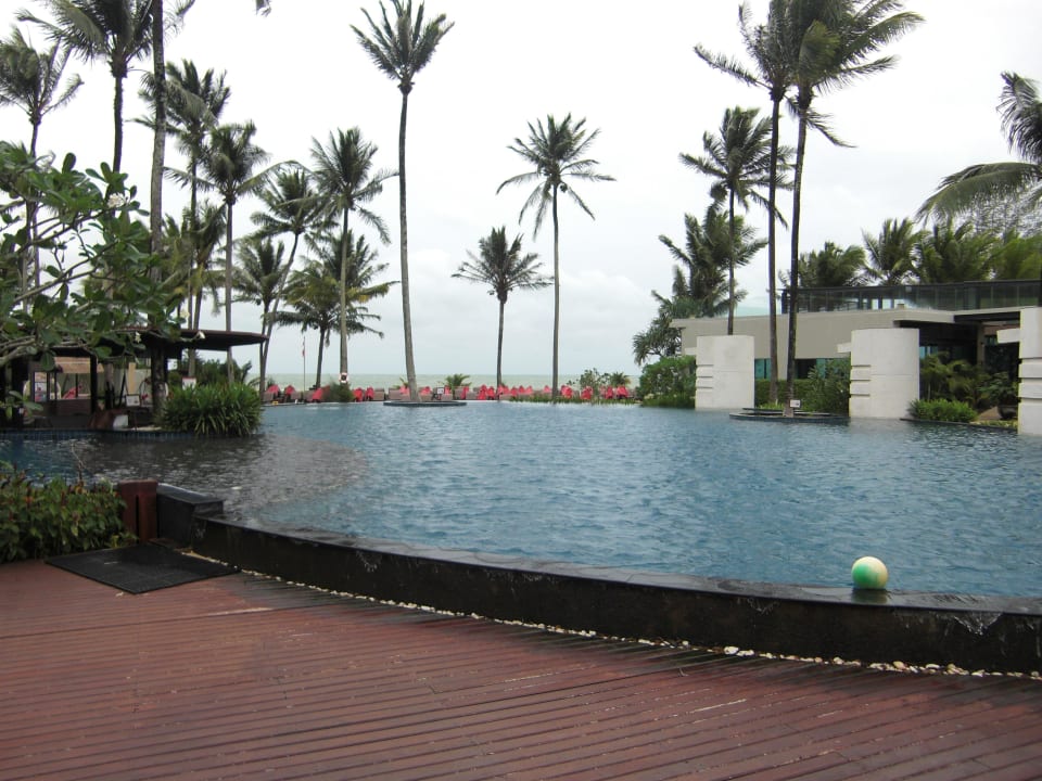 Pool mit Poolbar Ramada Khao Lak Resort