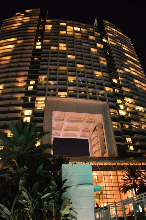 Blick auf Hotel vom Pool aus Diplomat Resort & Spa Hollywood, Curio Collection by Hilton