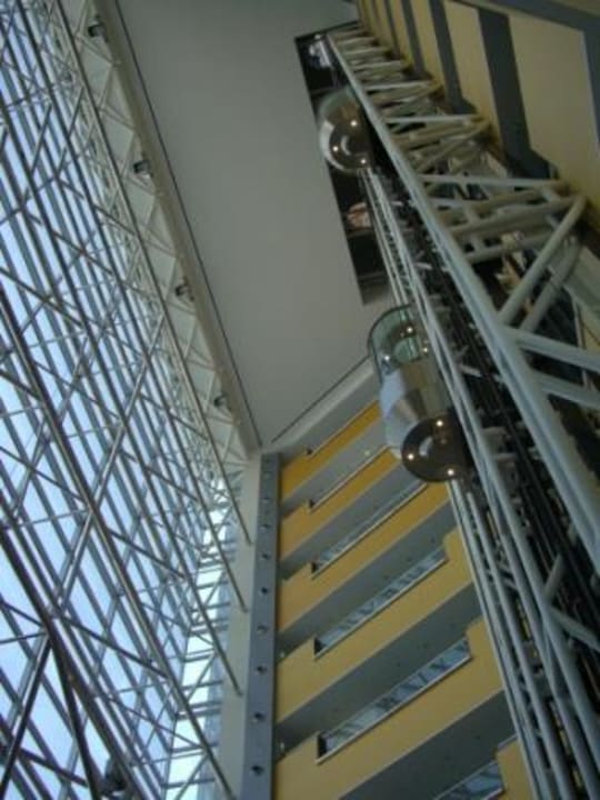 Atrium Hotel Jumeirah Emirates Towers