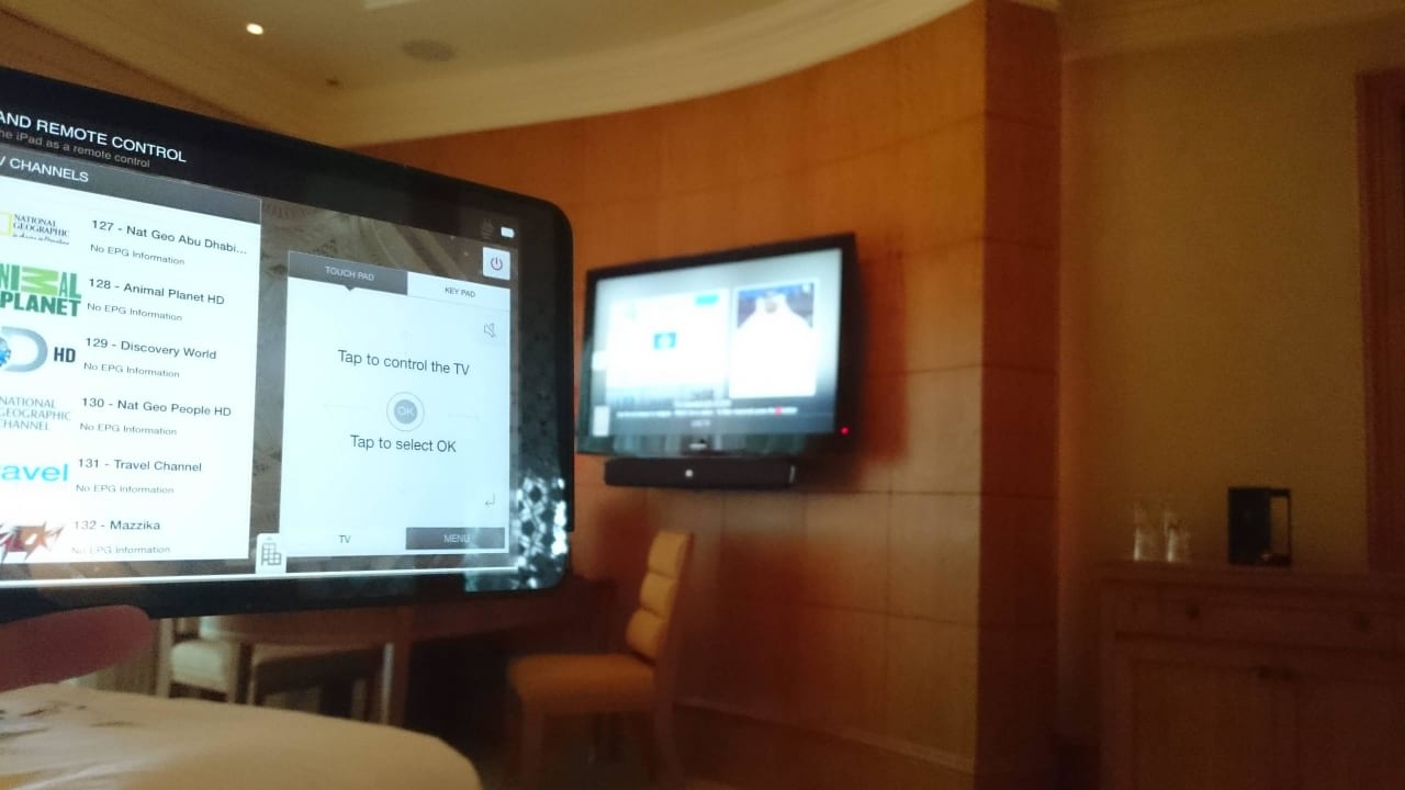 Große Fernseher in Zimmer Emirates Palace Mandarin Oriental