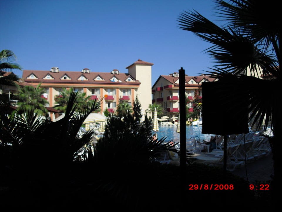 Innenanlage Pool Hotel Orfeus Park