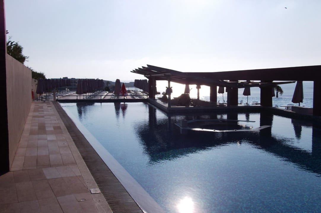Poolbereich mit Poolbar und Whirlpool Michelangelo Resort & Spa