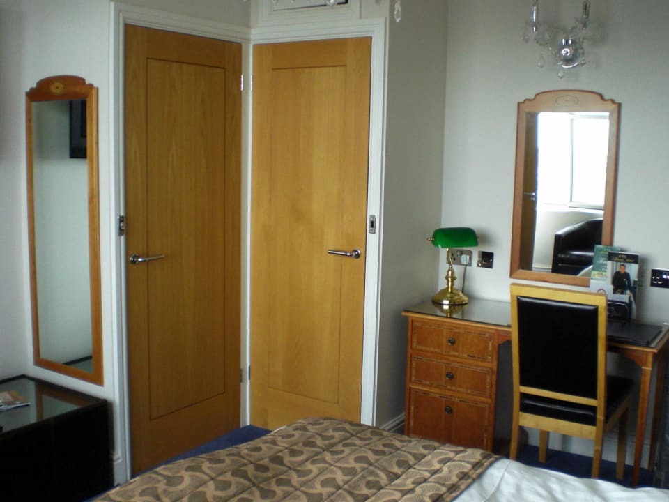 Schrank hinter der Tür Hotel Atlantic Newquay