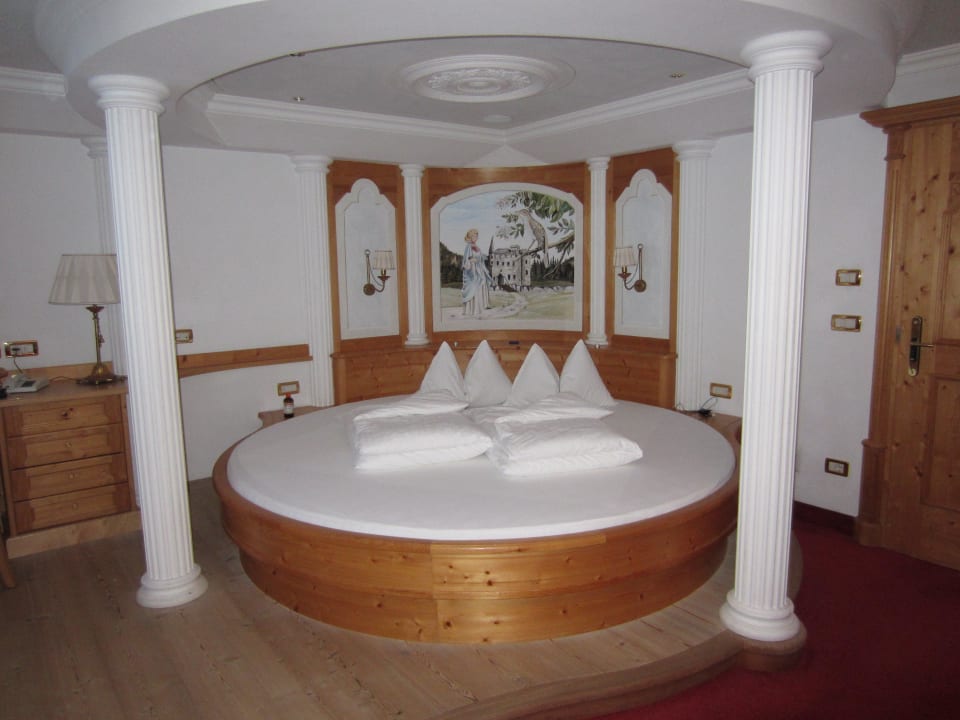 Doppelbett in der Nachtigall-Suite Hotel Cendevaves