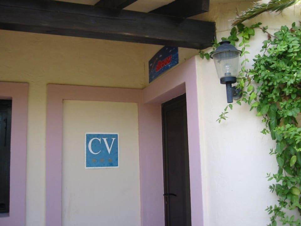 3 statt der angegebenen 4 Sterne Hotel Club Sunway Punta Prima