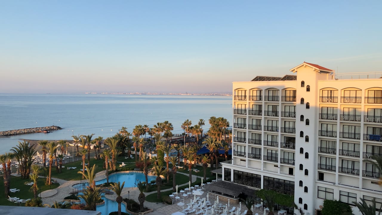 Ausblick The Golden Bay Beach Hotel