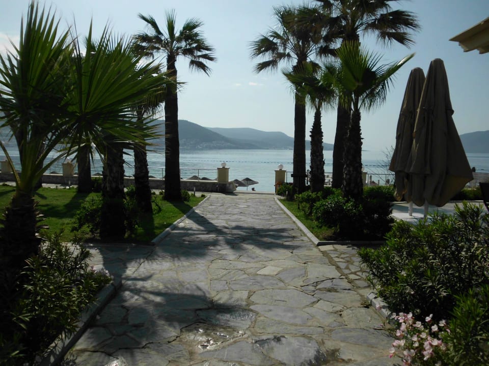 Weg zum Strand Salmakis Resort & Spa