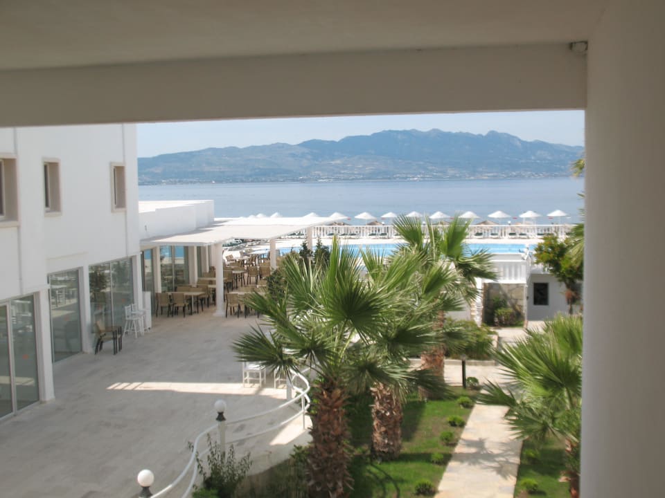 Widok na okolicę Charm Beach Hotel