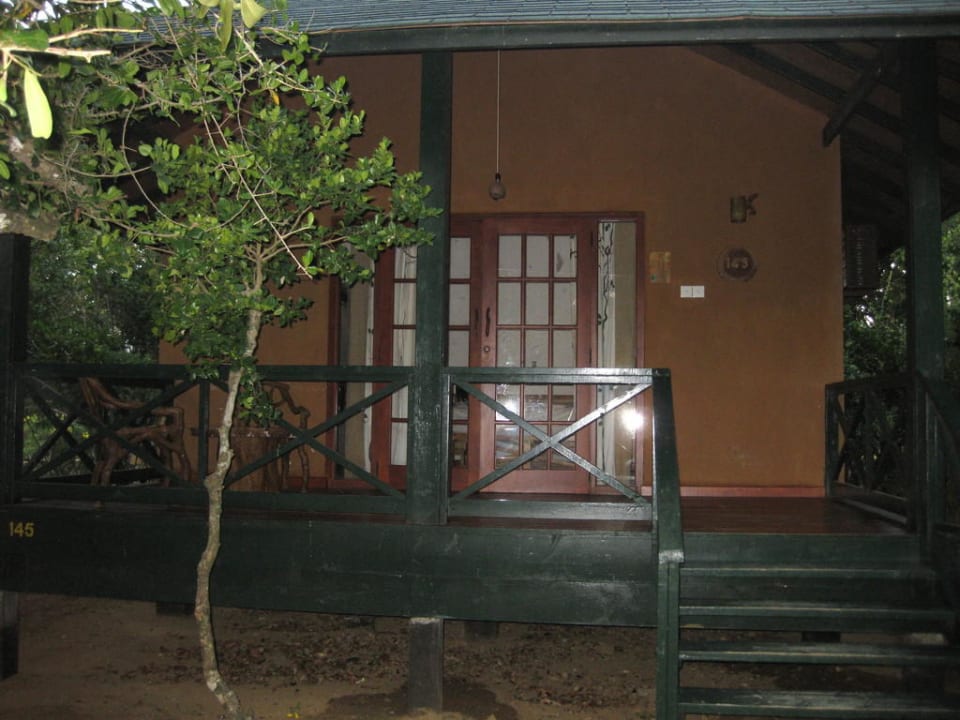 Der Bungalow auf Stelzen von außen Hotel Chaaya Wild Yala