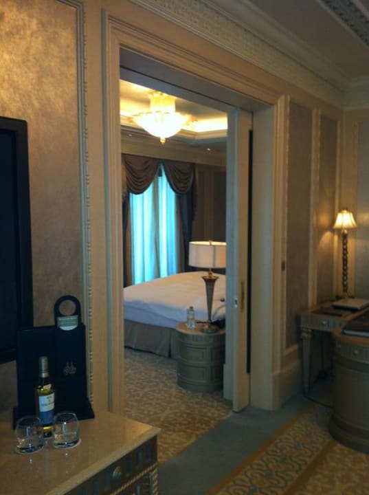Blick ins Schlafzimmer der Suite Emirates Palace Mandarin Oriental