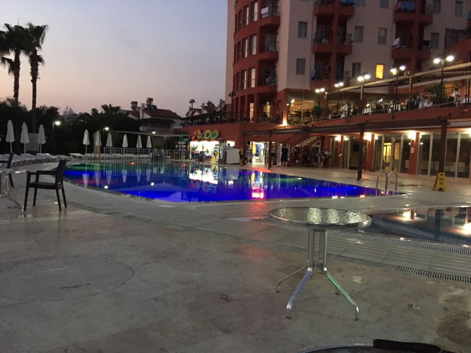 Pool Royal Atlantis Beach Hotel