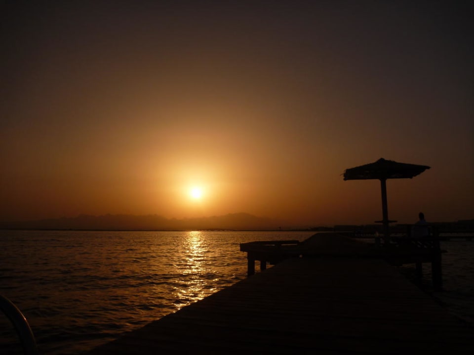 Steg - Sonnenuntergang The Breakers Diving & Surfing Lodge