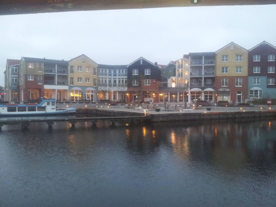 Blick zum Hotel und Restaurants Precise Resort Marina Wolfsbruch
