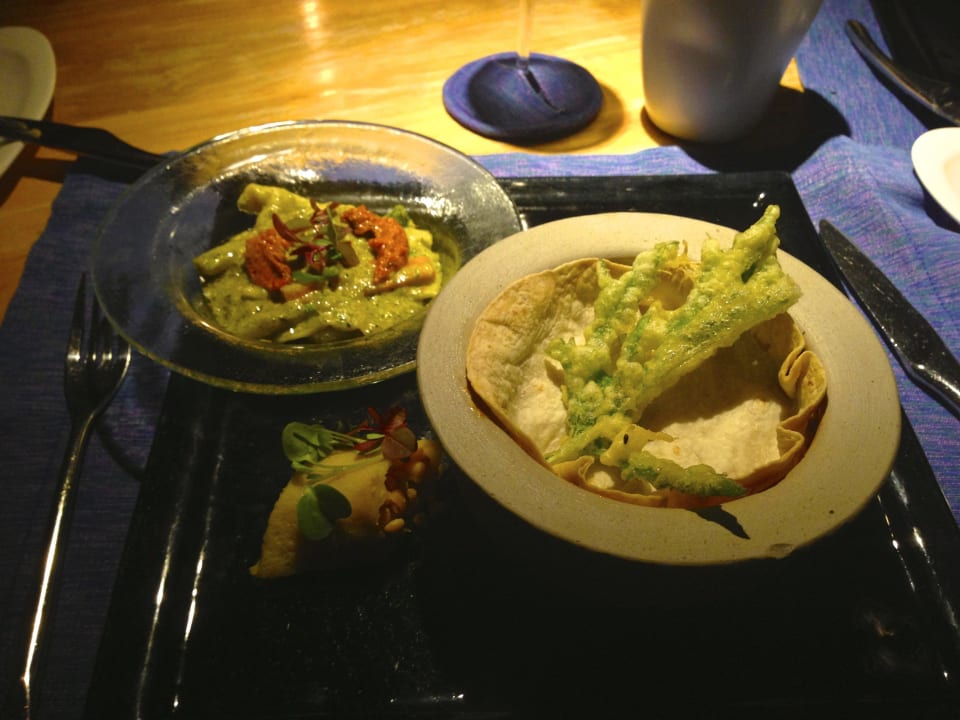 Leckere Hauptspeise Hotel Six Senses Laamu