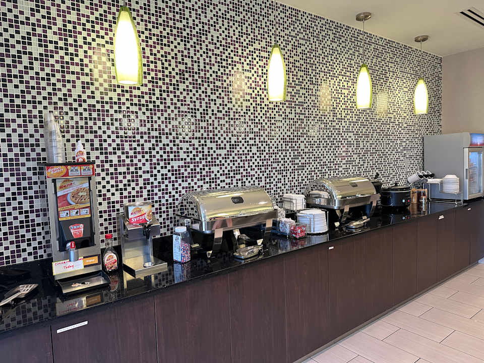 Gastro La Quinta Inn & Suites by Wyndham Burlington