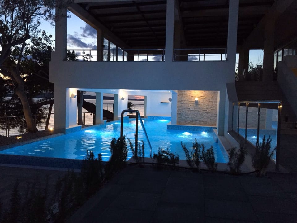 Pool Hotel & Apartments Vila 4m