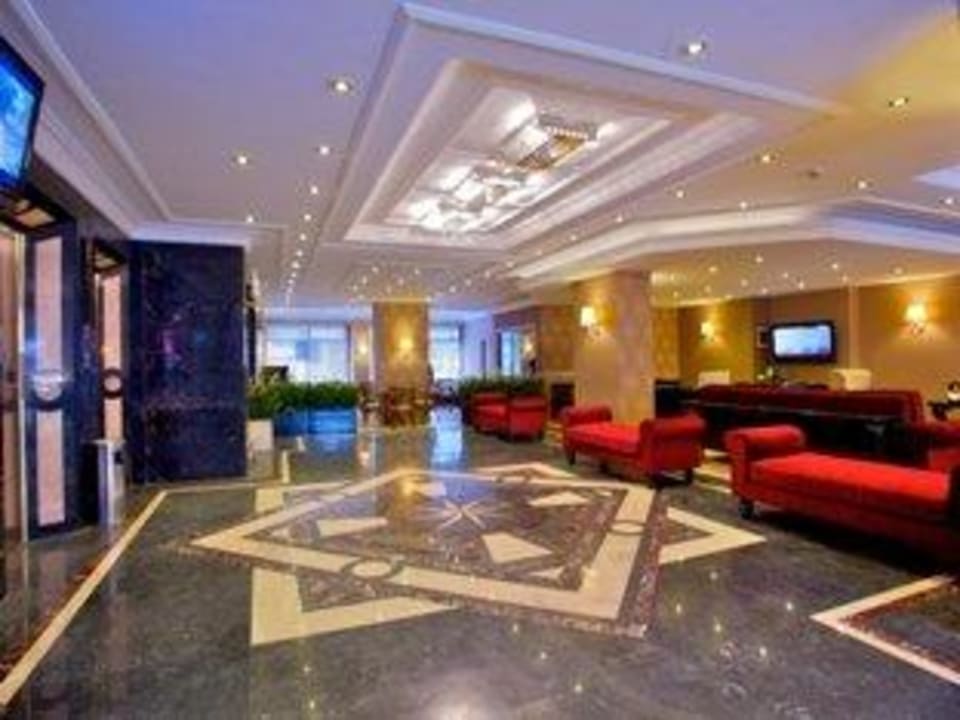 Lobby Bar Hotel Grand Emin