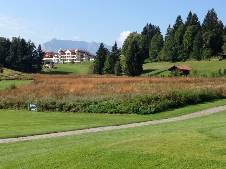 Blick vom Golfplatz ab TEE 18 Wohlfühlresort Peternhof