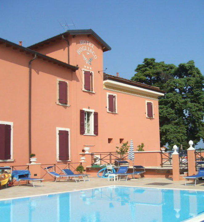 Rückseite mit Pool Hotel Bogliaco