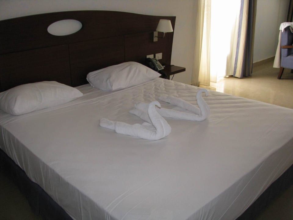 Искусство уборщиков Stella Garden Resort & Spa, Makadi Bay