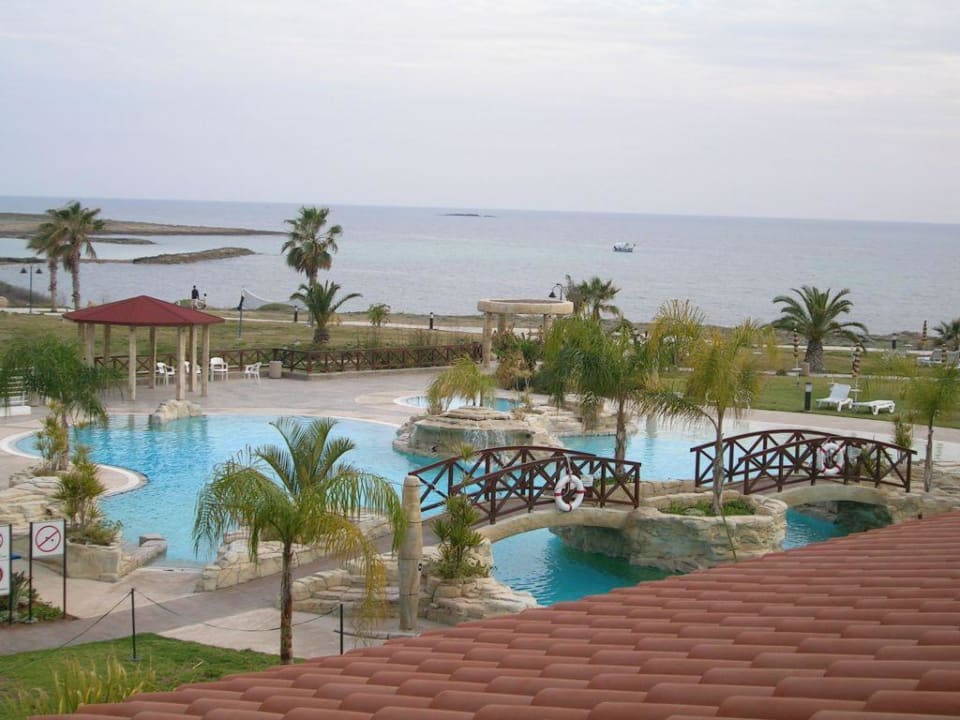 Vom Zimmer aus, die Poolanlage Leonardo Cypria Bay - Family Resort