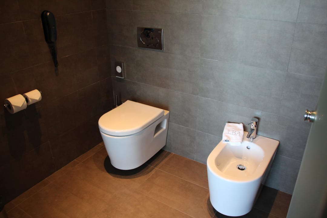 Toilette Superiorzimmer Lopesan Baobab Resort