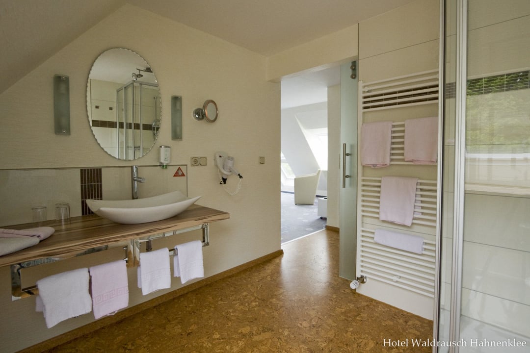 Bad in der Junior-Suite, Hotel Waldrausch Hotel Waldrausch Harz