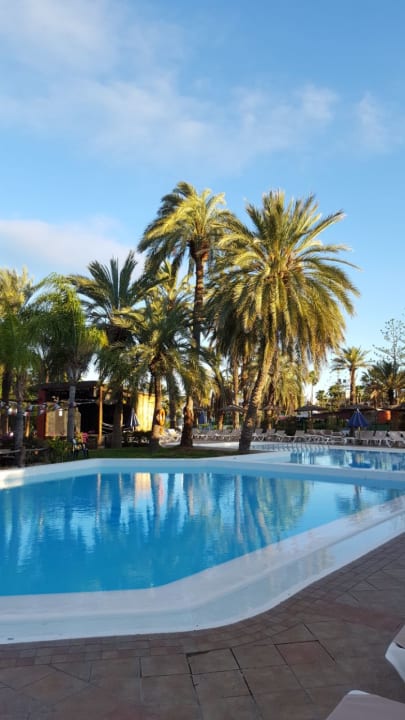 Pool HL Miraflor Suites Hotel