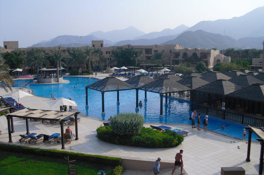 Gepflegte Poolanlage Miramar Al Aqah Beach Resort