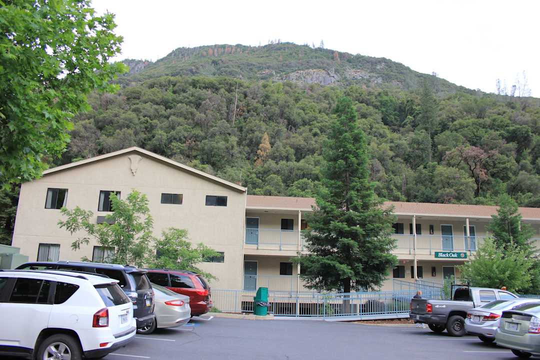 Blick auf den Zimmerblock Black Oak Hotel Yosemite View Lodge