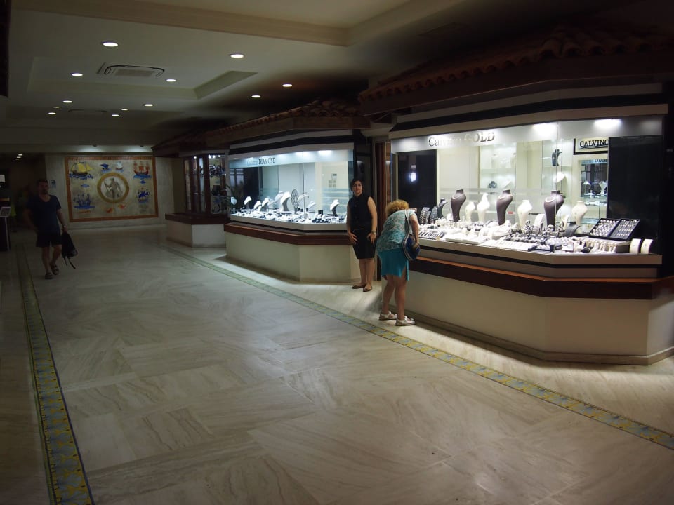 Klein Shopping Mall Salamis Bay Conti Resort Hotel & Casino