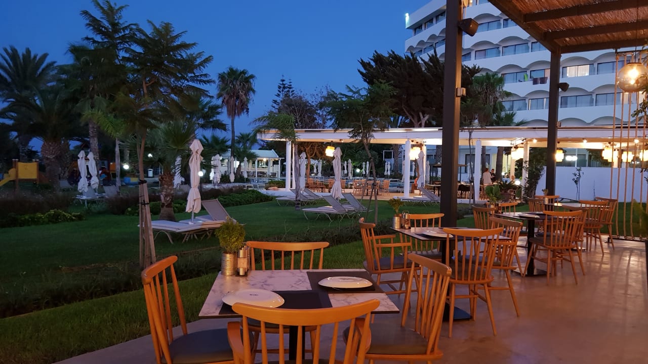 Gastro Crystal Springs Beach Hotel