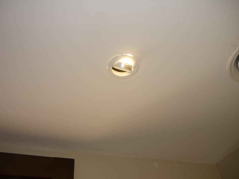 Einbaustrahler liegt auf der Decke Dream World Resort & Spa