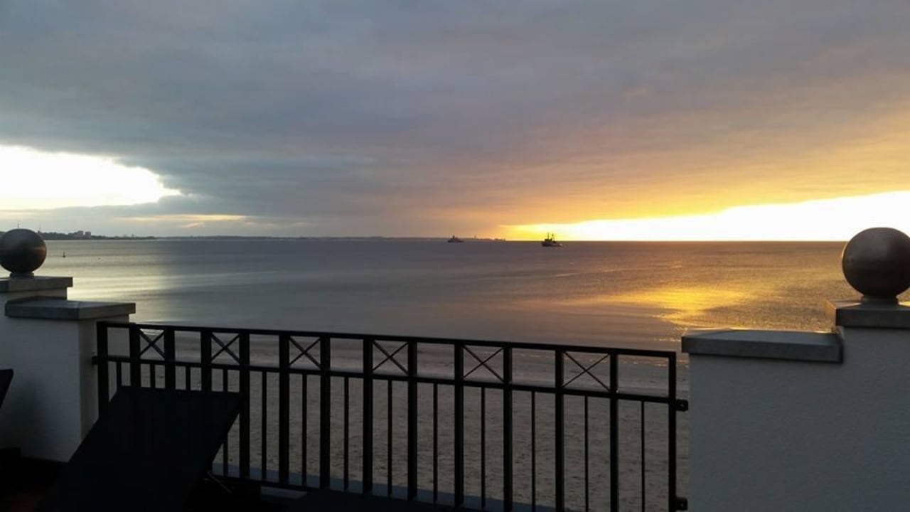 Toller Sonnenaufgang Hotel Bayside