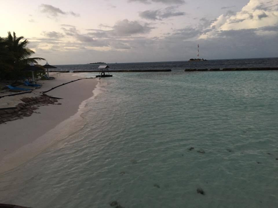 Dieser schwarze Metallschlauch tat weh Ellaidhoo Maldives by Cinnamon