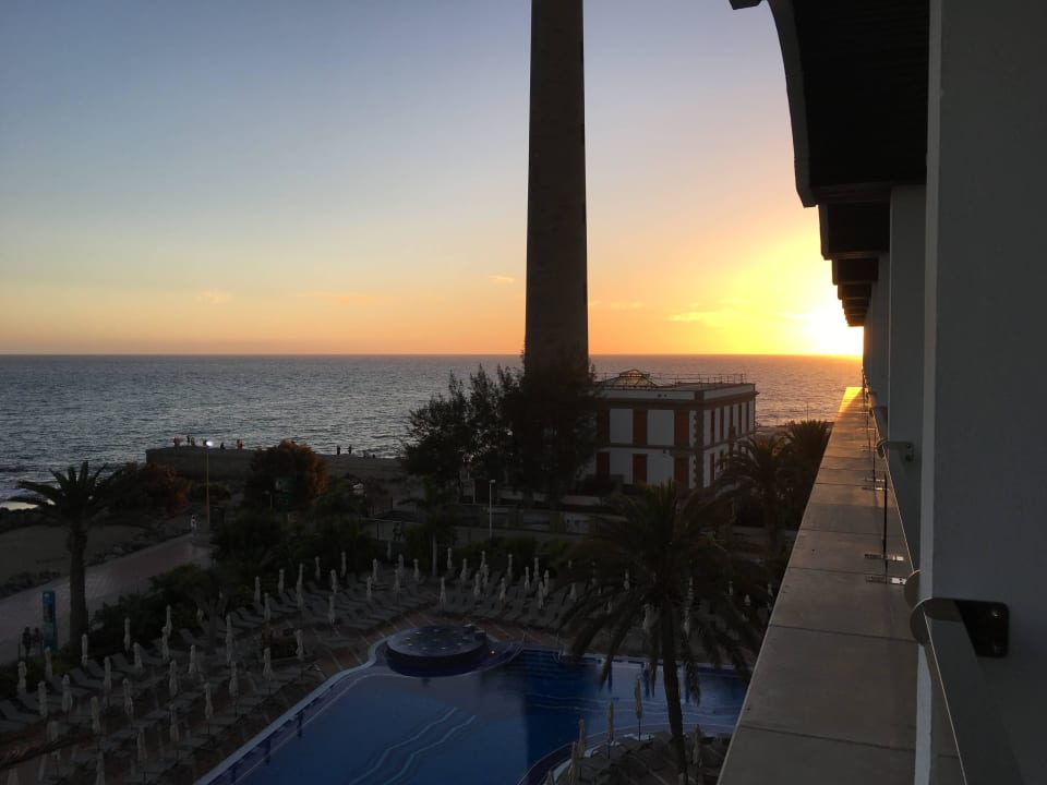 Faro am Abend Hotel Faro, a Lopesan Collection Hotel