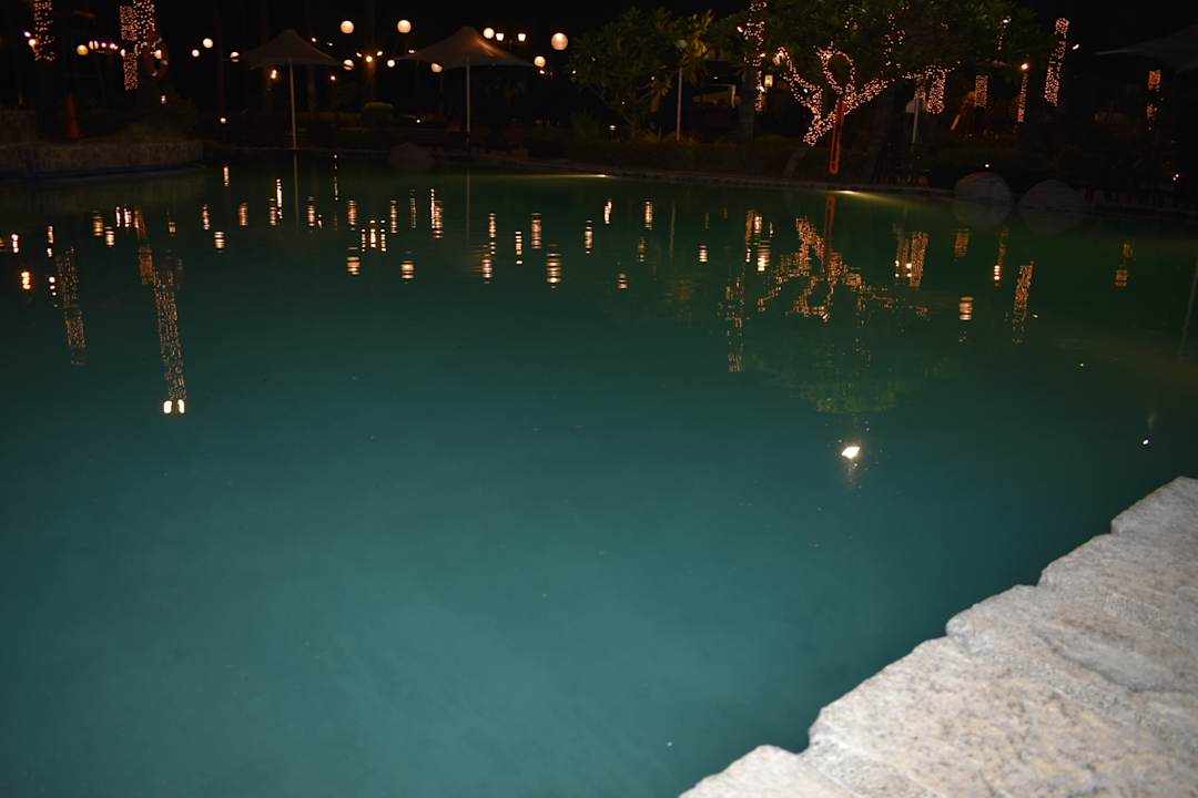 Pool Hotel Sofitel Philippine Plaza