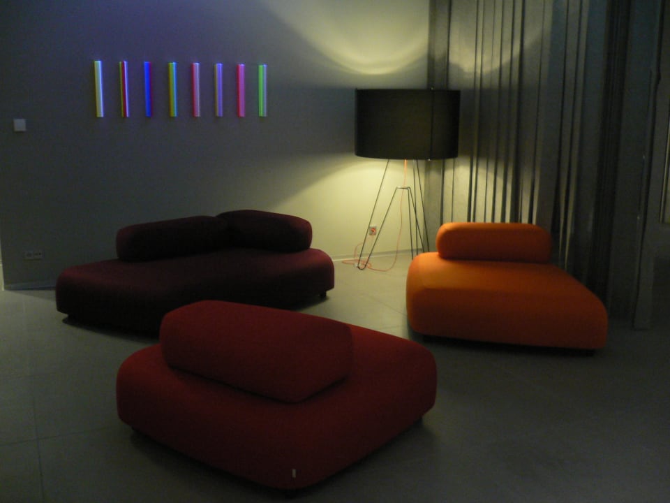 Verweilmöglichkeit in der B-Lounge Barceló Hamburg
