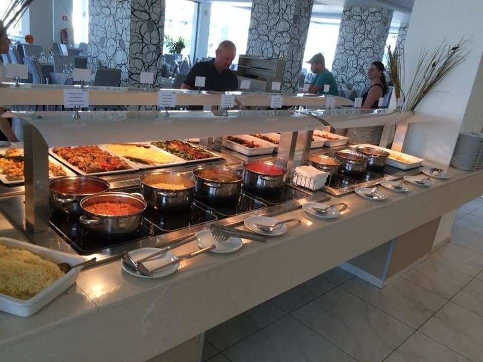 Abendessen Asterias Beach Resort