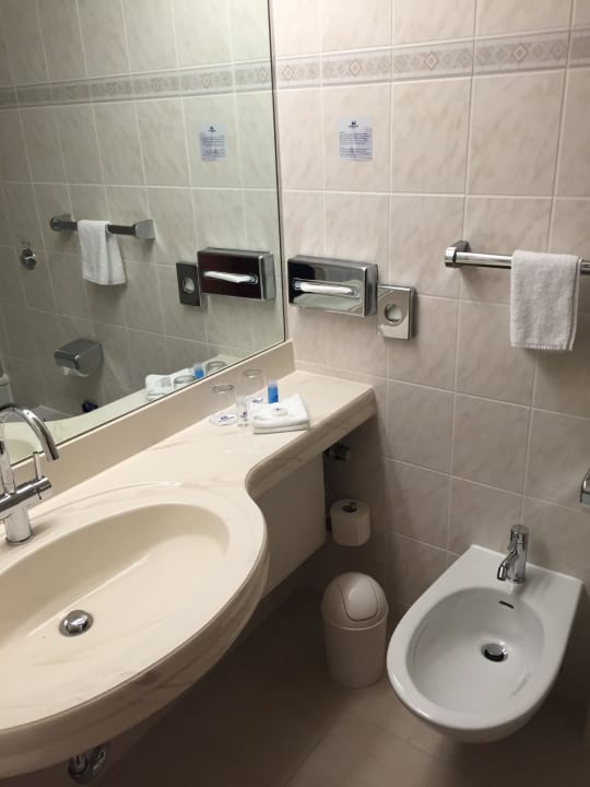 Badezimmer Maritim Airport Hotel Hannover